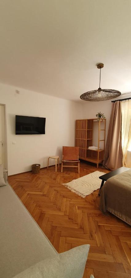 The Pines Serviced Apartments Braşov Buitenkant foto