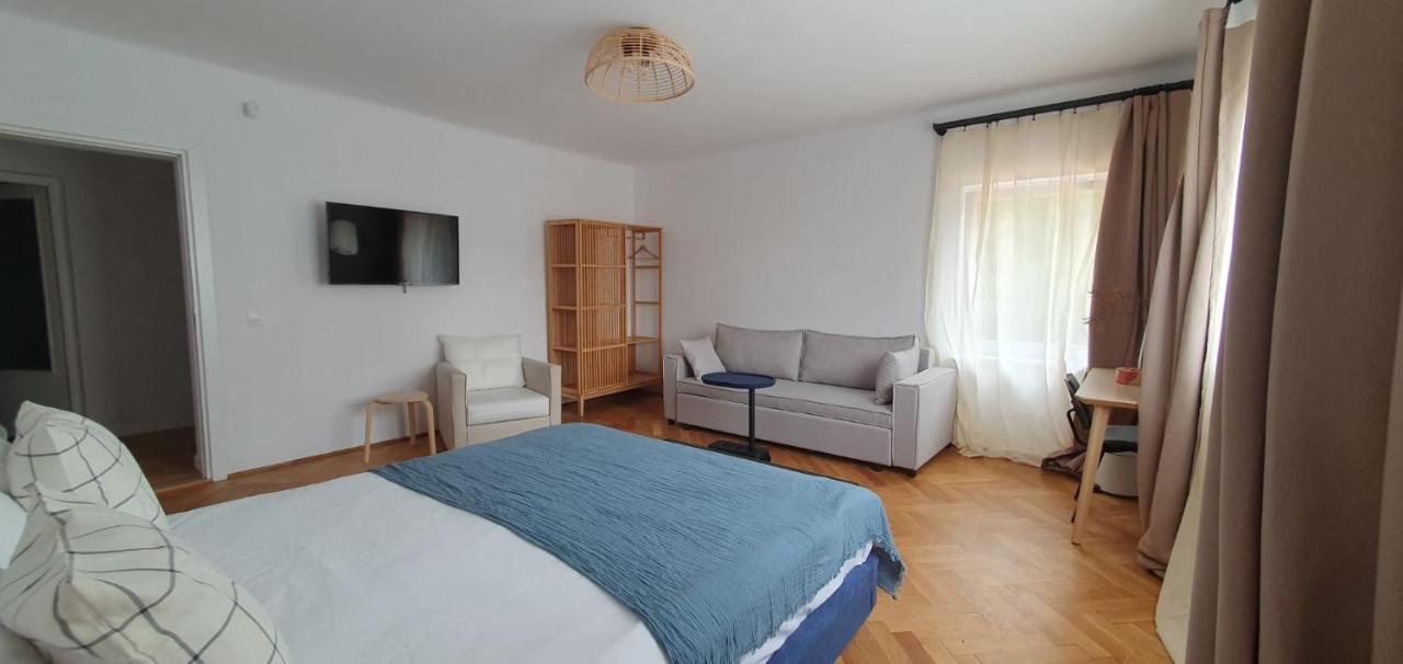 The Pines Serviced Apartments Braşov Buitenkant foto