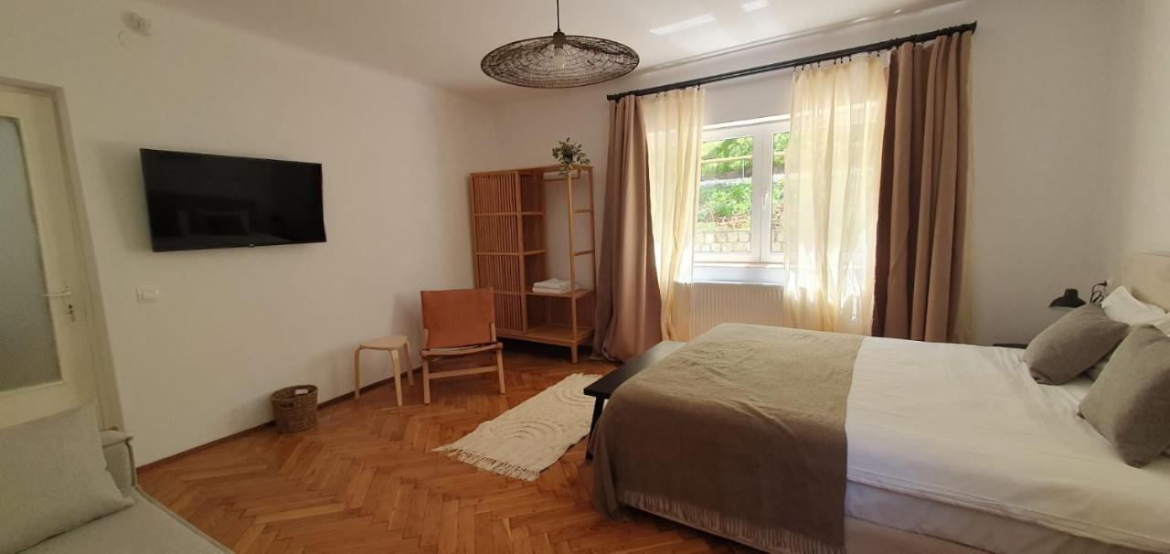 The Pines Serviced Apartments Braşov Buitenkant foto